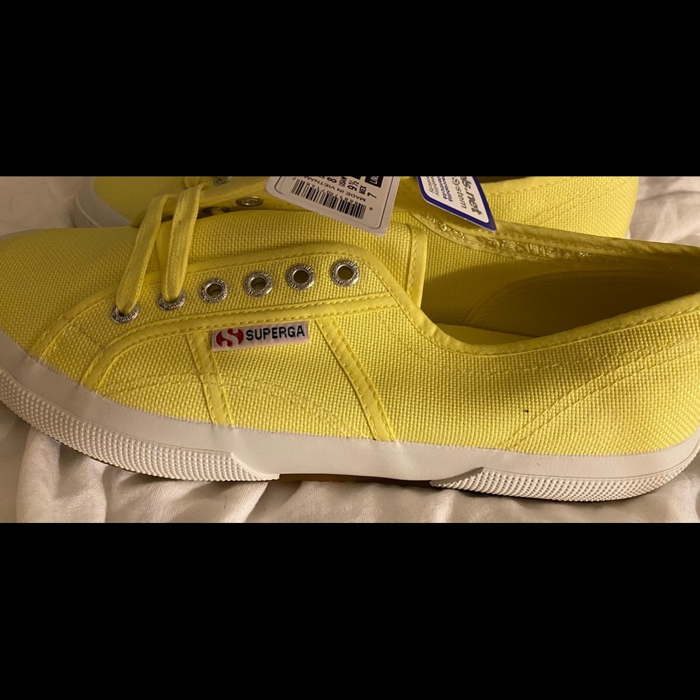 Superga 2750 CotuClassic Limelight Size 91/2